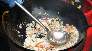 / fried rice nasi goreng - malaysian street food