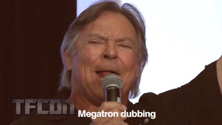 Frank Welker lồng tiếng trực tiếp cho Megatron