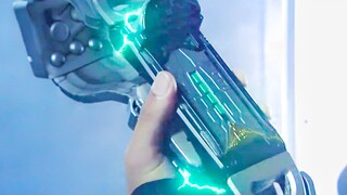 Perhatikan Kamen Rider yang memakai sabuk transformasi secara manual