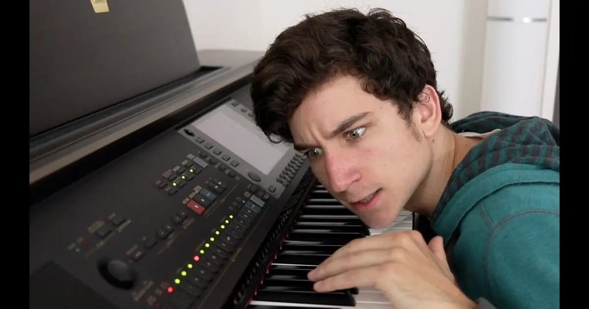 When a pianist meets a new piano