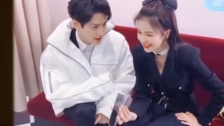 "Yunlu interviews the behind-the-scenes footage of Luo Yunxi and Bai Lu, who are no more than three 