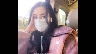 [Dilraba] Người phụ nữ đến từ Versailles này thực sự đã đăng một bức ảnh selfie!