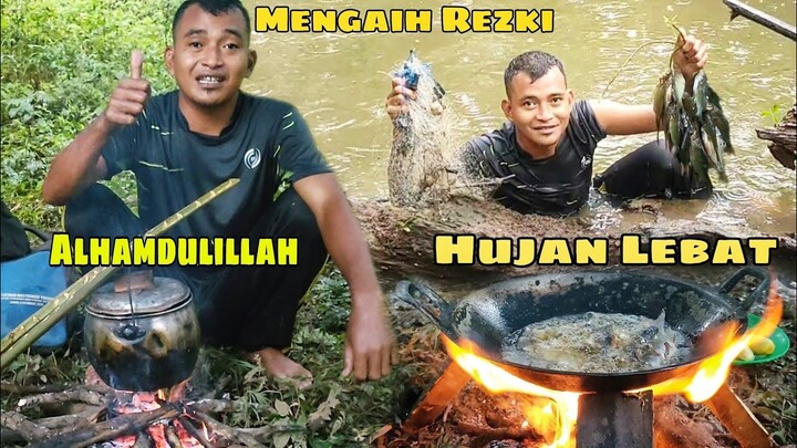 Mengaih Rezki Di Hujan Lebat