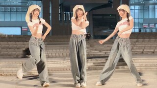 校门口跳舞的学妹又来噜！！