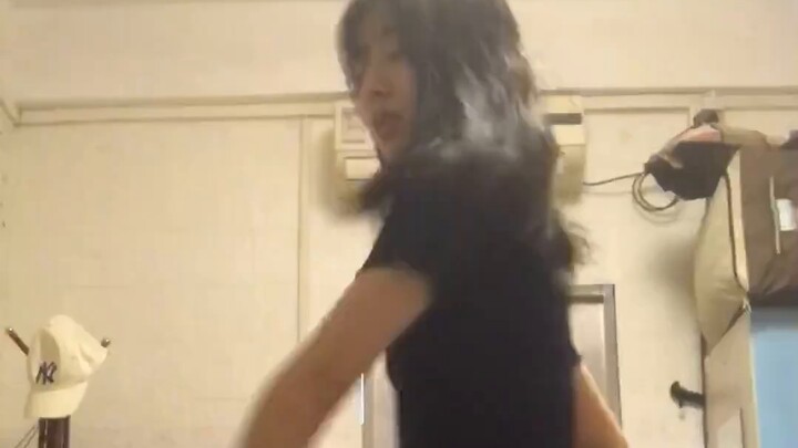 Sunmi taught herself to dance to "Tail"