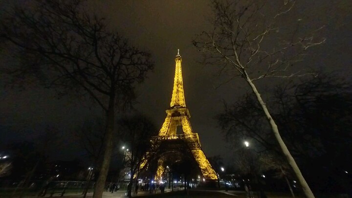前往法國巴黎埃菲爾鐵塔