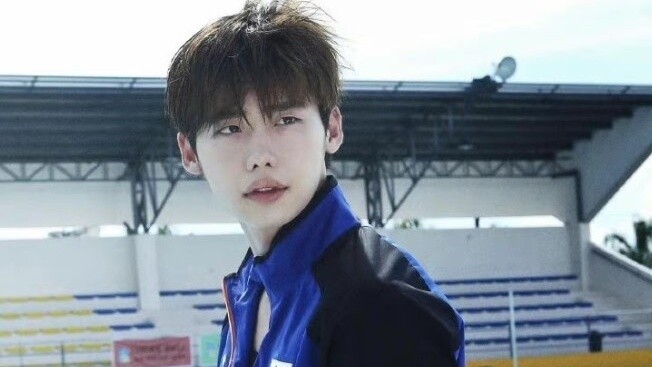 [Lee Jong Suk] Người đàn ông này là ai mà không bối rối?