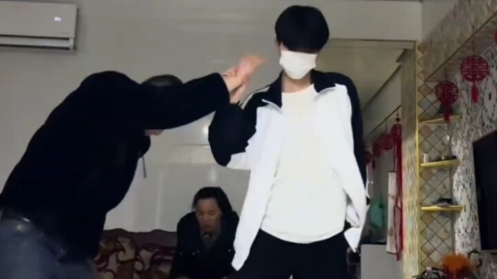 Sichuan and Chongqing boys are this omega♂How can one person cause such a big disaster! The father j