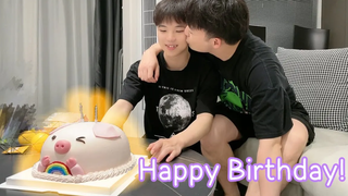 ฉันให้เค้กวันเกิดหมูกับแฟนน่ารักของฉัน!!🐷🎂 คู่รักเกย์ ลูคัส คิโบ