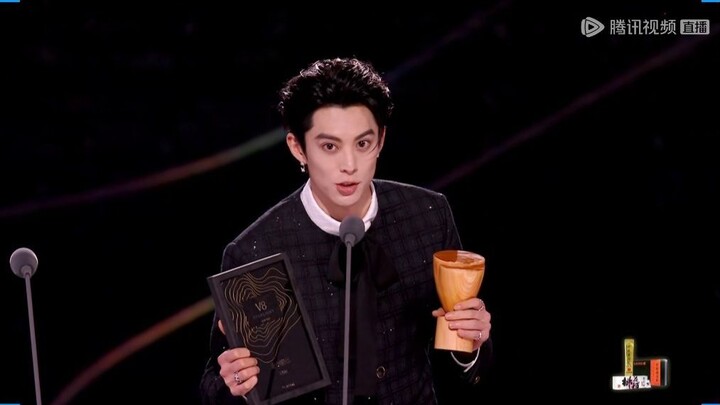 Tencent VDO All Star Night~Award to Wang Hedi {Dylan Wang}