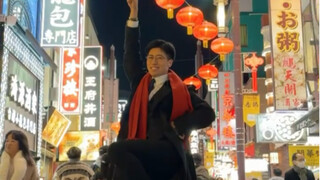 横滨中华街翻跳发财舞。祝大家新年发大财！