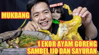 MAKAN 1 EKOR AYAM GORENG CABE IJO PEDAS DAN TERONG GORENG BESERTA LALAPAN SAAT BUKA PUASA !!