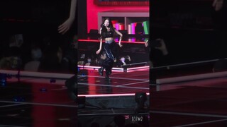 230211 아이브 (IVE) - Pink Venom @ IVE THE FIRST FAN CONCERT (The Prom Queens) [Fancam 4K 60p]