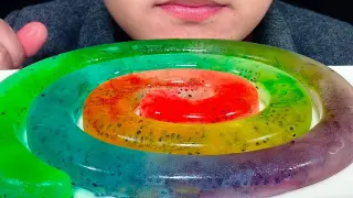 To eat colorful spiral ice cubes, listen to the crisp sound!