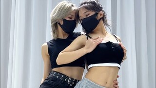 Cuối cùng, nhiếp ảnh gia hành động yêu cầu tôi ngửi tóc và hóa ra nó hơi sến.