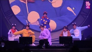 【防弹少年团BTS】_完整_HD_ANPANMAN_BT21_Debut_Stage_-_防弹少年团_PROM_PARTY_2018_Special_Stage