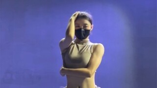 王嘉尔的歌很对味，疯狂卡点
