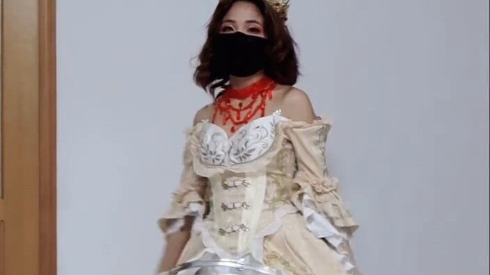 Cosplay Madam danced the IVL version of Kunkka