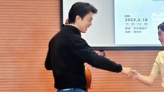 Yoyo is fortunate to be able to attend the master class of his idol teacher Qin, and he is overwhelm