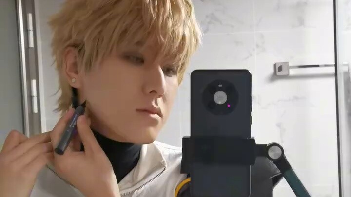 The process of making Genos' arm has been watched by more than 3 million people