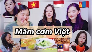 "Ngon phát khóc" - Bạn nước ngoài thử cơm nhà Việt Nam (phiên bản Hà Nội)