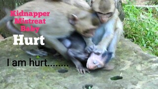 Heart Attack..! Kidnapper Monkey Mistreat Baby Jinx Hurt, Mom Help Me, I'm Hurt​ Mom,Baby Try Escape