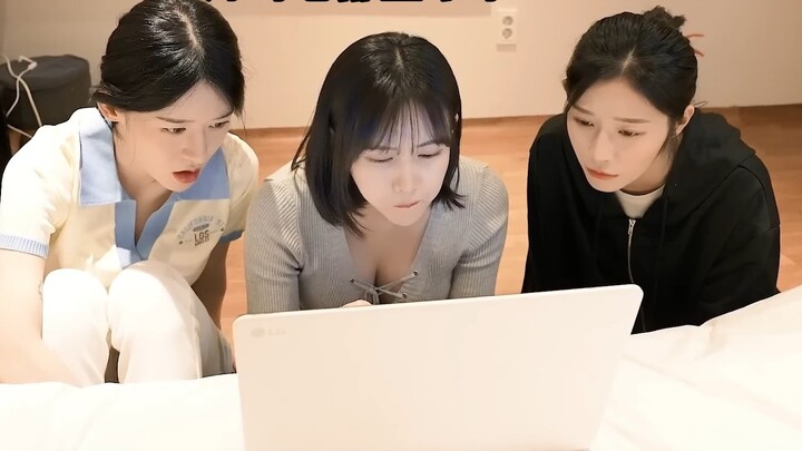 Pria itu ketahuan menonton film porno, tapi untungnya dia punya sesuatu yang disembunyikan