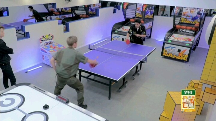 AK和吴磊的乒乓battle！