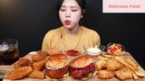 Món Hàn : Thưởng thức Burger tôm mù tạt giòn rụm, Burger gà cay 1 #mukbang