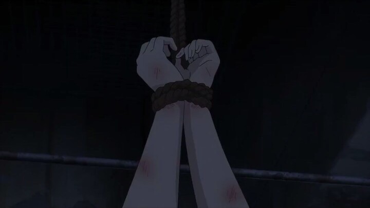 The white-haired girl was beaten and hung up