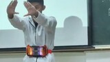 Siapa yang akan berubah menjadi Kamen Rider di komite kelas kompetisi perguruan tinggi?