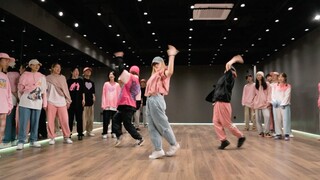 [Peaches, a choreography by Keren] A pink peach class—Zaha club