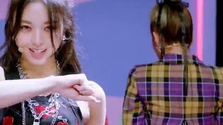 Cấp độ hẹn hò thần tốc của ITZY LOCO X Nayeon POP