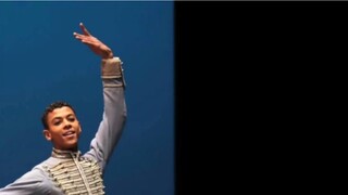 Penari bintang kulit hitam pertama dalam sejarah 300 tahun Opera Paris