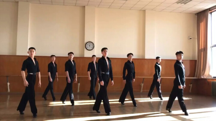 Tinh hoa của Tiêu chuẩn Quốc gia Khiêu vũ Bắc Kinh vừa mới khoe mẽ, đây là anh chàng đẹp trai với đô
