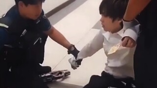 "Precious video of the early Zhinao group arresting Qiao Ye who took the red cannon to the streets"