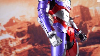 [Tampilan blanching] Tidak kalah dengan ukiran tulang asli! threezero Ponsel Ultraman 1/6 Tiga Armor