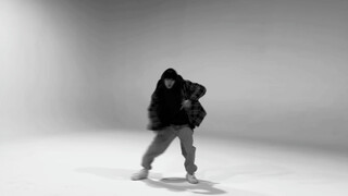 How dare you post a video of yourself dancing like this? Who are you trying to charm, hahahahaha