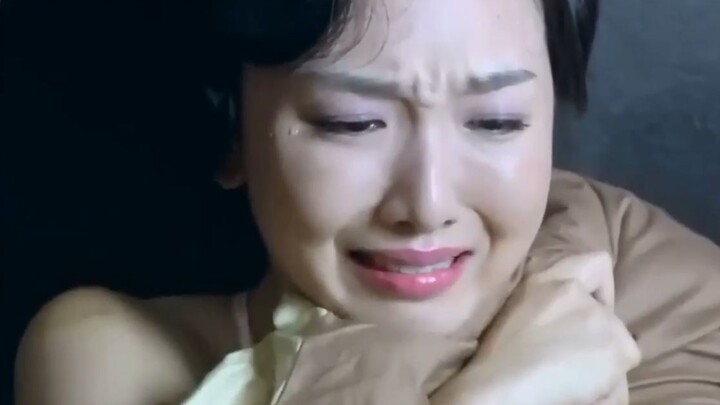 美女被汉奸脱光衣服羞辱