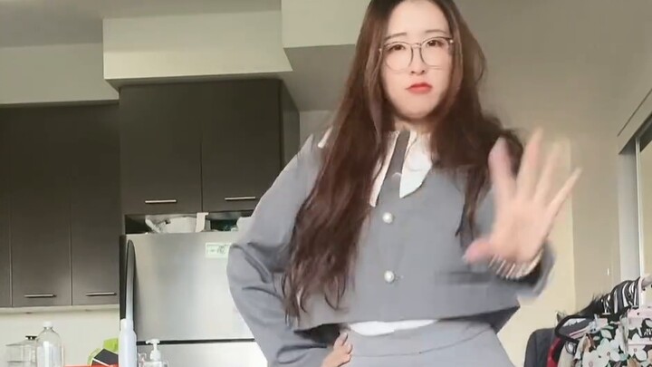 ผู้ประกาศที่ไม่ใส่ส้นสูงขณะเต้นรำไม่ใช่นักเรียนนานาชาติที่ดี (Yang Le Yang Dance)