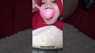 DYMA |ASMR RAW RICE EATING |Makan Beras | asmrrawriceeating| #asmrsounds  #asmr #shorts #mukbang(1)