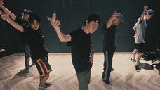 Lin Yi danced to ENHYPEN's "bite me" in the practice room. Long arms and long legs make dancing look