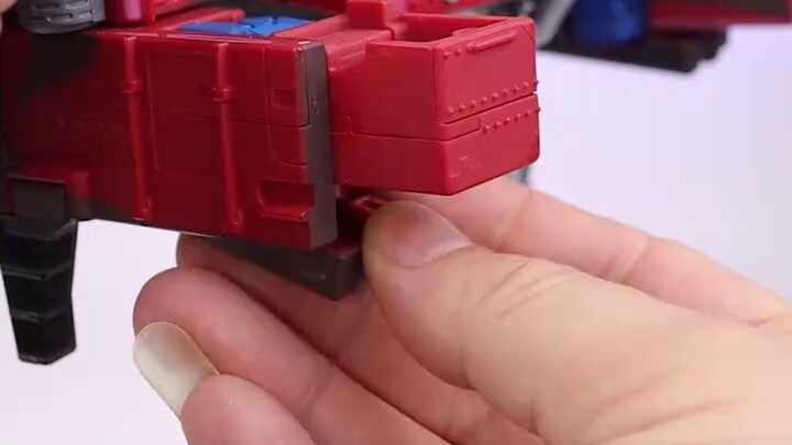 Apakah Optimus Prime dua dimensi begitu tampan? Versi MP10 Optimus Prime yang diperbesar