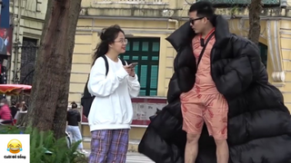 (P16) Troll Mang Áo Khổng Lồ Ra Phố #Prank