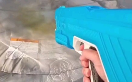 Interesting water gun, not only can biubiubiu, but also can puff puff to charge and hit