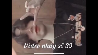 Ưư