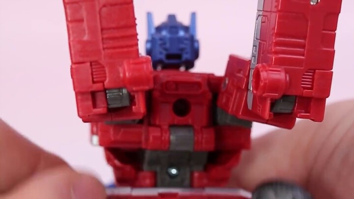 มาตรฐานของเล่น Optimus Prime! ประสบการณ์การเปลี่ยน Kingdom Optimus Prime นั้นดีจริงๆ