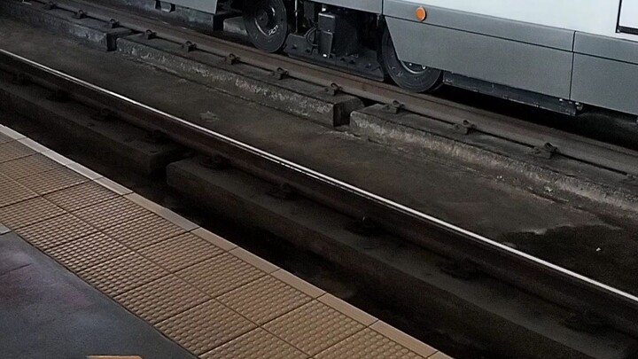 haba parin lagi ang pila sa mrt 😴