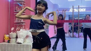 妈妈们下课了 该我跳啦#小孩姐跳舞不输任何成年人 #爵士女孩 #扭一扭