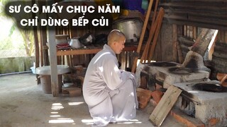 Hai Sư Cô Ở Chùa Không Cửa Suốt 10 Năm Chỉ Biết Dùng Bếp Củi